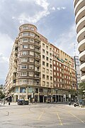 52. Edificio Gil Colomer (1953-56) de Luis Albert Ballesteros. Ver https://misladrillos.wordpress.com/2018/06/18/edificio-gil-colomer/