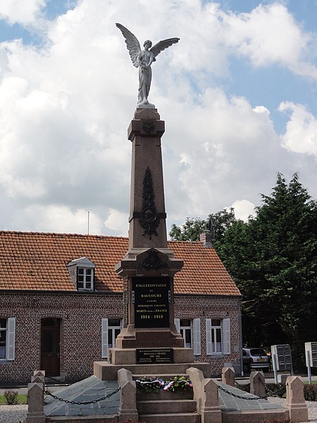 File:Englefontaine (Nord, Fr) monument aux morts.JPG