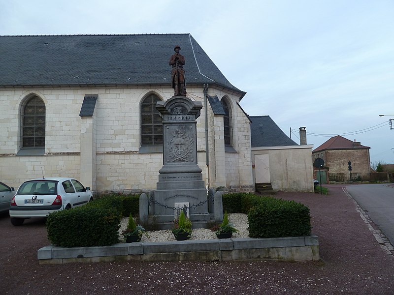 File:Ennevelin le monument aux morts.jpg