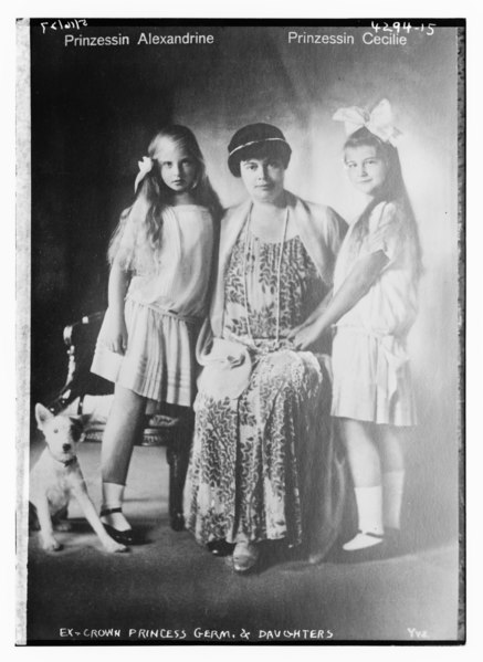 File:Ex-Crown princess Germ., & daughters, Prinzessin Alexandrine (and) Prinzessin Cecile LCCN2014705254.tif