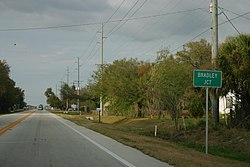 Utara Florida State Road 37 karena memasuki Bradley Junction