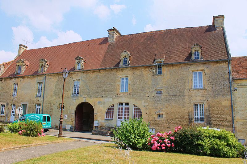 File:Falaise auberge La Romaine.JPG