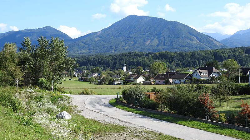 File:Feistritz i Rosental, KL - Suetschach v NW, Sinacher Gupf.jpg