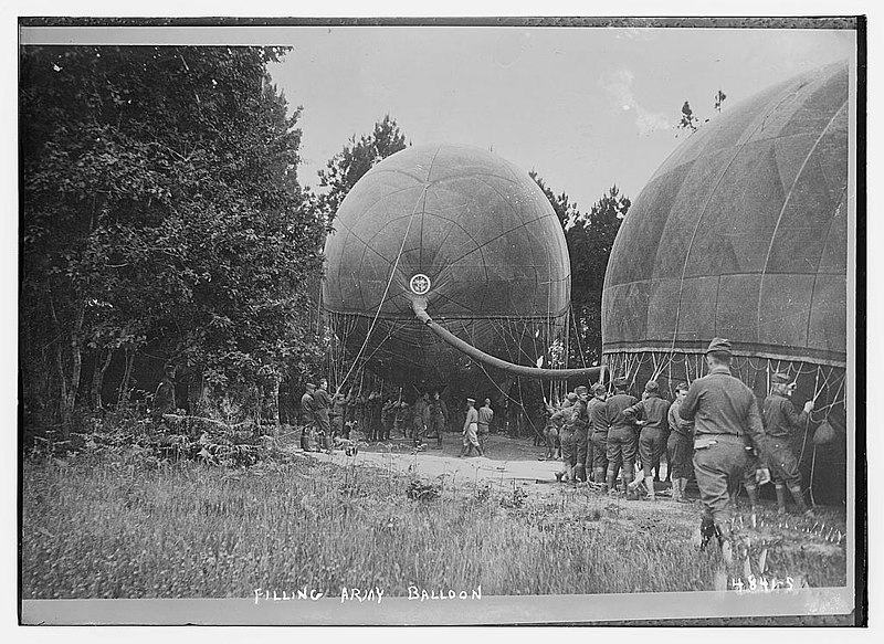 File:Filling World War I balloons.jpg
