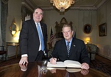 Salmond with former US Vice President Al Gore at Bute House First Minister Alex Salmond meets former US Vice President Al Gore (6191237479).jpg