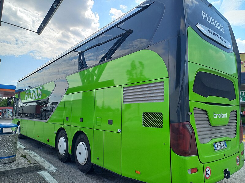 File:Flixbus (Via Limite) in 2023.01.jpg