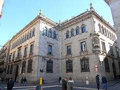 Seu de la Caixa d'Estalvis i Mont de Pietat de Barcelona (1902), d'August Font i Carreras.