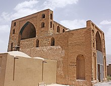 Pir Bakran mausoleum'un genel görünümü.jpg