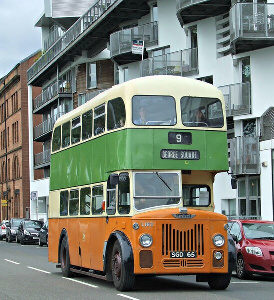 Transport en commun : Ancien bus à Glasgow - Photo de Thomas Nugent