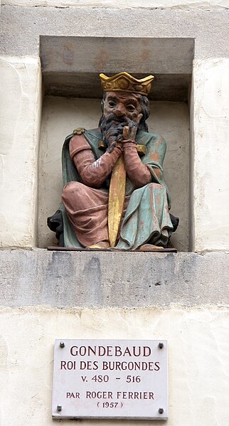 Whimsical statuette of Gundobad on a facade of the Place du Bourg-de-Four in Geneva, Switzerland