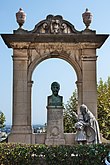 Monument à Léon Chiris[184].