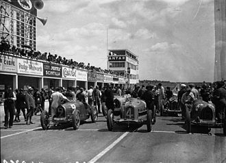 Grid before the race Grid of the 1932 French Grand Prix.jpg