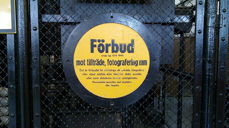 A warning sign at the entrance