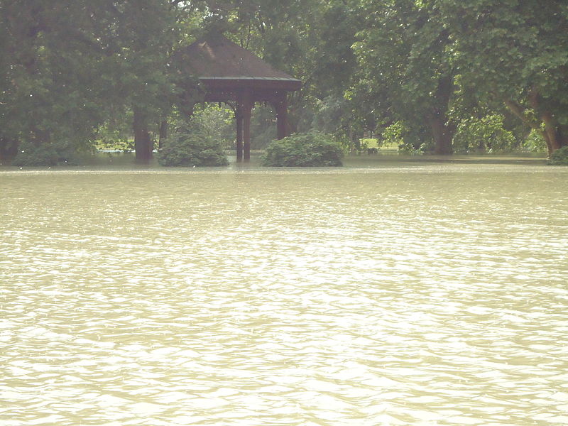 File:Győr flood, June 2013 62.JPG