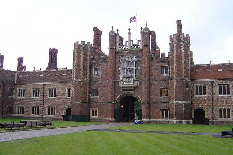 File:Hampton Court RJL.JPG