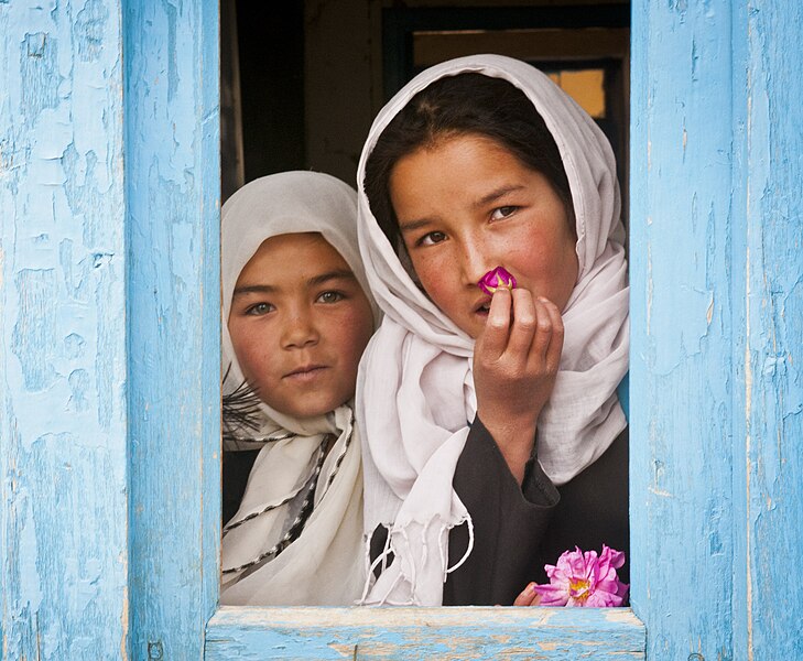 File:Hazara schoolgirls in Bamyan, Afghanistan.jpg