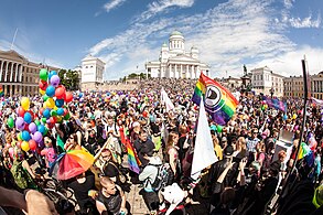 Helsinki Pride 2015 - Kulkue - Parade (18586990674).jpg