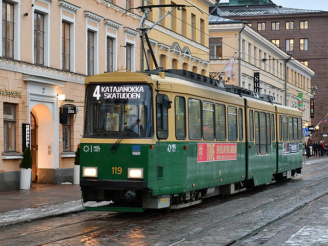 MLNRV I tram on line 4.