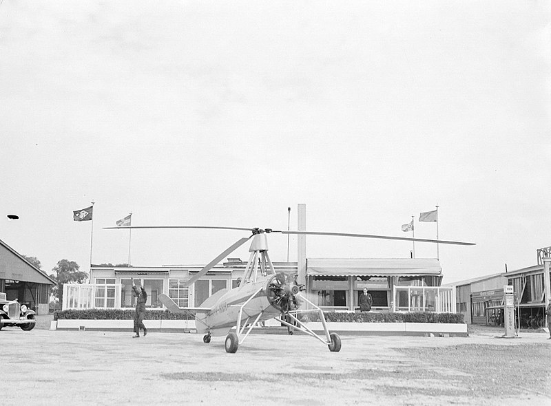 File:Het starten van de Cierva autogiro (Donna Dulcinea) van de Nederlandse Luchtvaar, Bestanddeelnr 255-8637.jpg