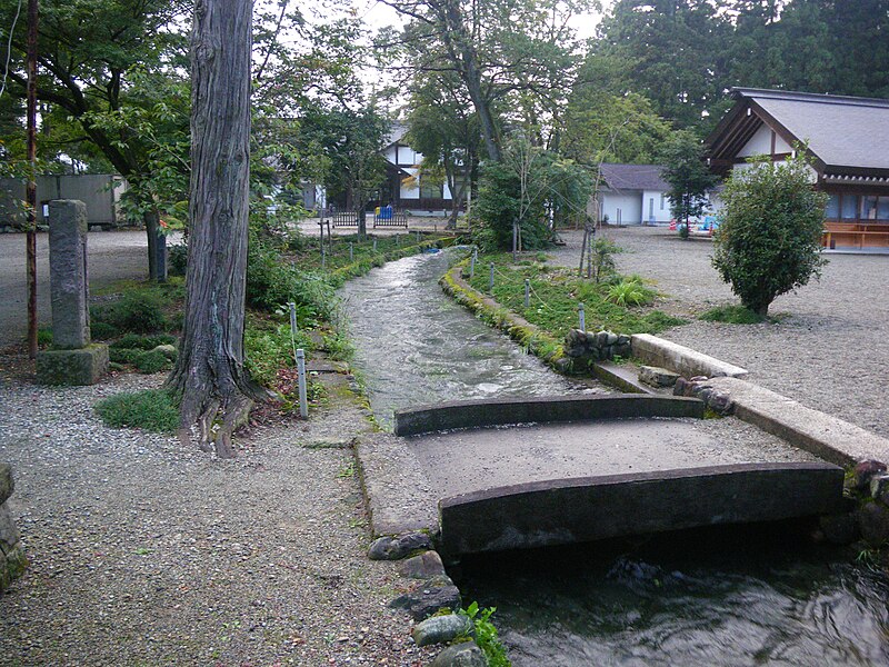 File:Hikinuma-yosui aqueduct at Nogi Shrine (Nasushiobara).jpg