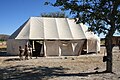 ’n Regering-befondsde mobiele skool vir Himba-kinders in Ottati, Kunene-streek