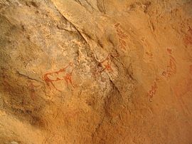 Peinture rupestre, représentant des animaux d’élevage (montagnes du Hoggar, Algérie). (définition réelle 1 600 × 1 196)