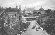 Huyssens-Stiftung um 1917, im Hintergrund das Hotel Handelshof und der Hauptbahnhof, rechts der Friedhof am Kettwiger Tor