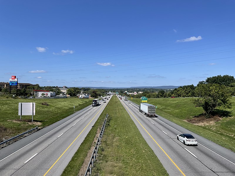 File:I-283 NB from PA 441 overpass.jpeg