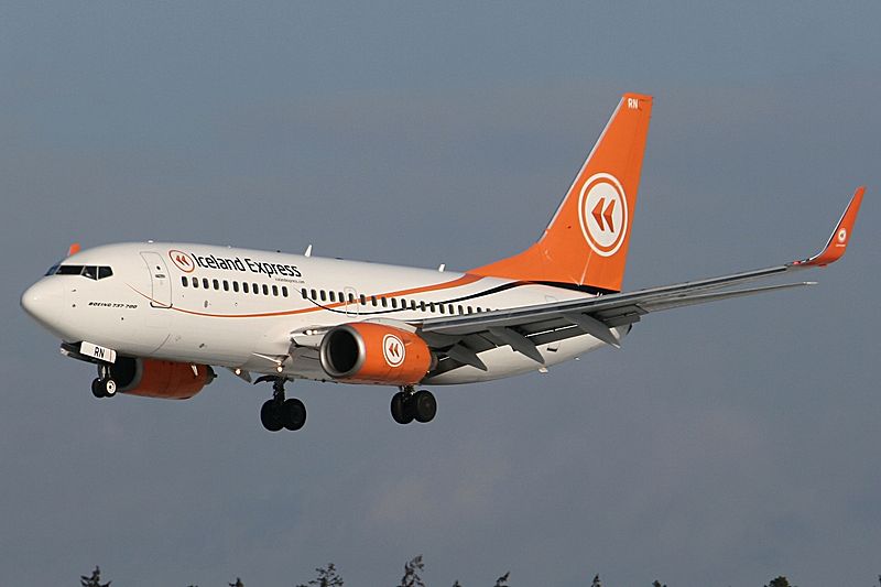 File:Iceland Express B737 G-STRN.jpg