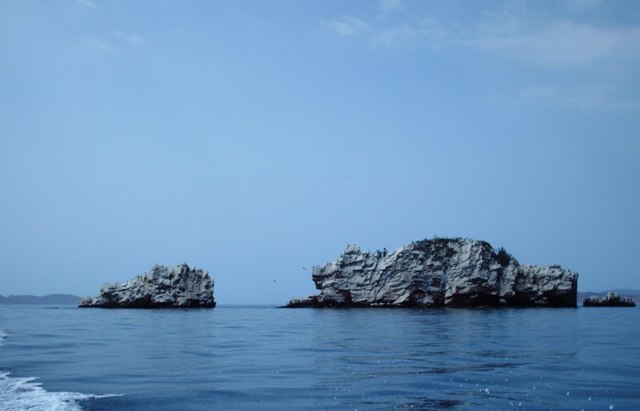 File:Islotes_de_El_Gato_y_El_Raton._(Islas_de_Arapo)_Parque_Nacional_Mochima._Estado_Sucre,_Venezuela..jpg