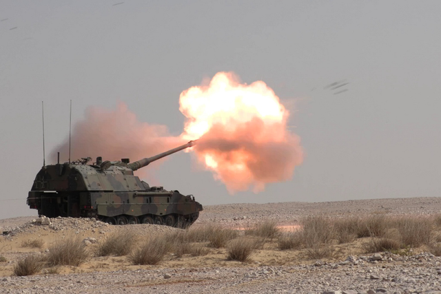 640px-Italian_Army_-_8th_Field_Artillery_Regiment_%22Pasubio%22_-_PzH2000_self-propelled_howitzer_in_Qatar.png