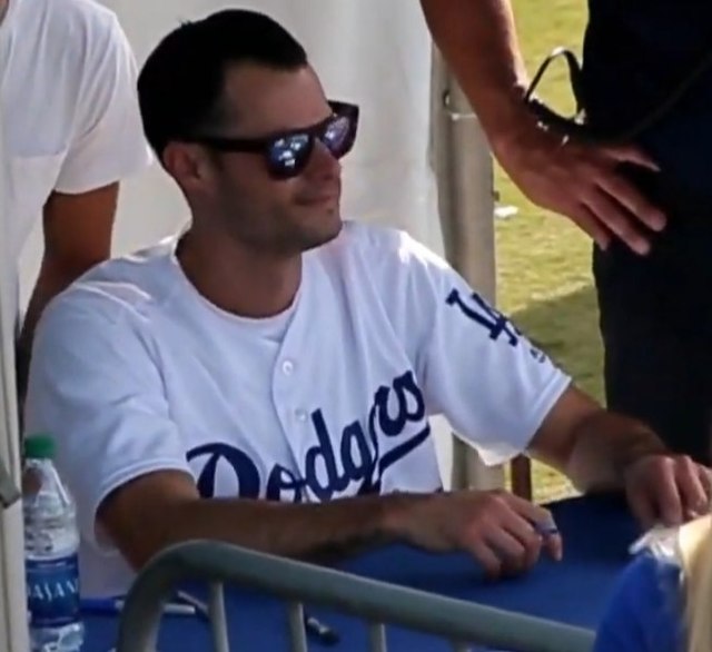 St. Louis Cardinals pitcher Joe Kelly, right, talks with pitcher