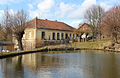 Čeština: Horní rybník a bývalá škola v Zderadinách, části Kácova English: Upper pond and old school in Zderadiny, part of Kácov, Czech Republic.