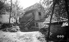 Kašča, obita z deskami, Velike Lipljene 1948.jpg