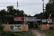 English: Ugang Sayu village office in Gunung Bintang Awai subdistrict, South Barito Regency, Central Kalimantan, Indonesia. Bahasa Indonesia: Kantor desa Ugang Sayu, kecamatan Gunung Bintang Awai, Kabupaten Barito Selatan, Kalimantan Tengah.