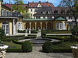 English: Garden of the Castle Suresnes in Munich. Deutsch: Garten des Schlosses Suresnes in München.