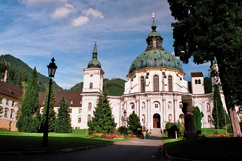 File:Kloster Ettal-bjs0809-02.jpg