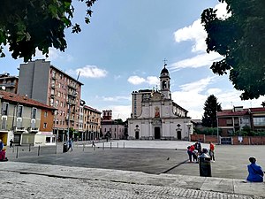 La chiesa di Sant'Ambrogio vista da Piazza Gramsci, Cinisello Balsamo.jpg