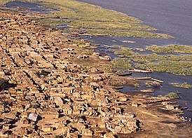 Камерунскі пасёлак на беразе возера Чада