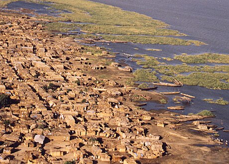 File:LakeChadCameroonTown.jpg