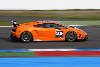 Lamborghini Gallardo durante uma corrida do campeonato monomarca Super Troféu Lamborghini. (definição 3 393 × 2 262)