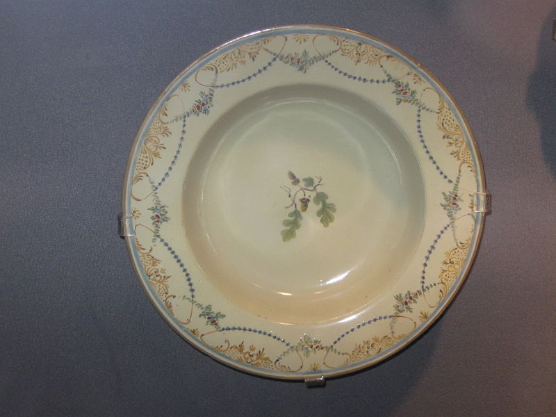 File:Late 18th century Maiolica dish (UBC-2013).jpg