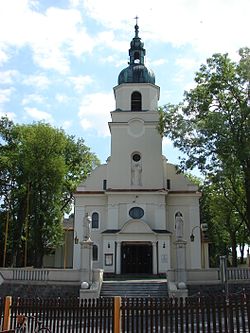 Farní kostel sv. Mikuláše, postavený v roce 1865.