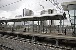 Het oostelijke perron, met op de achtergrond de hotels naast Fort Izmajlovo, die voor de bezoekers aan de Olympische Spelen van 1980 zijn gebouwd