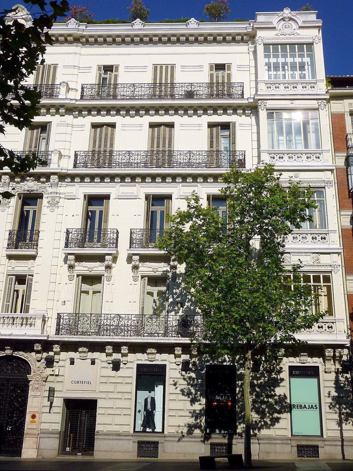 File:Calle-serrano-madrid-290510.jpg - Wikimedia Commons