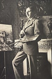 Марсель Кателейн в своей мастерской.  На заднем плане копия картины Руже де Лиль поет Марсельезу.