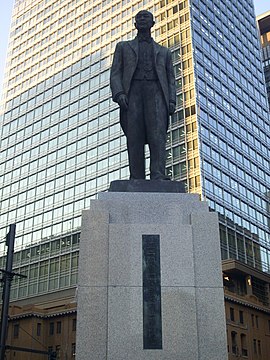 Masaru Inoue Bronze statues in Tokyo Station Marunouchi Square.jpg