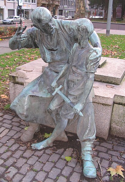 File:Moltke-Denkmal Düsseldorf, Schmied mit Knabe, 2011 (1).jpg