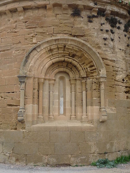 File:Monasterio de Sigena - Ábside mayor - Ventana.jpg