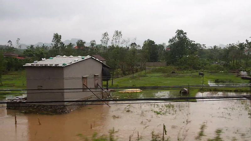 File:Morning on train SE1 (12172914303).jpg